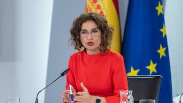 La vicepresidenta primera y ministra de Hacienda, María Jesús Montero, durante una rueda de prensa posterior al Consejo de Ministros, en el Palacio de la Moncloa, a 6 de febrero de 2024, en Madrid (España). El Consejo de Ministros ha aprobado hoy la subida del salario mínimo interprofesional (SMI) para 2024 en un 5%, desde los 1.080 euros mensuales por catorce pagas hasta los 1.134 euros. Esta subida se aplicará con efectos retroactivos desde el 1 de enero de 2024.
06 FEBRERO 2024;MADRID;CONSEJO DE MINISTROS;SMI;SALAMARIO MINIMO INTERPROFESIONAL;GOBIERNO
Alberto Ortega / Europa Press
06/02/2024