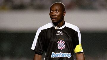 7 Jan 2000: Freddy Rincon of Corinthians in action during the World Cup Championship against Real Madrid played at Morumbi Stadium in Sao Paulo, Brazil. The game ended in a 2-2 draw. \ Mandatory Credit: Shaun Botterill /Allsport