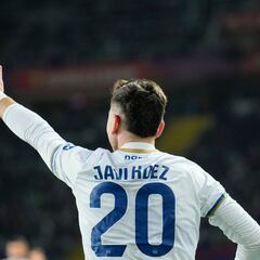 Javi Hernández se rompió la nariz en la última acción ante el Barça