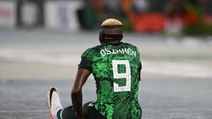 Nigeria's forward #9 Victor Osimhen reacts after picking up an injury during the Africa Cup of Nations (CAN) 2024 final football match between Ivory Coast and Nigeria at Alassane Ouattara Olympic Stadium in Ebimpe, Abidjan on February 11, 2024. (Photo by Issouf SANOGO / AFP)