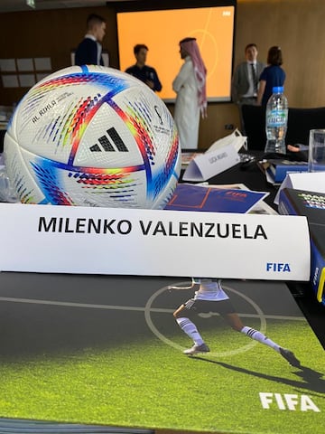 Milenko Valenzuela en el congreso de la FIFA al que fue invitado en Dubai.