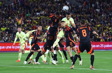 La Selección Colombia hizo historia al vencer por primera vez a la Selección de España. Daniel Muñoz fue el encargado de darle la victoria a la Tricolor al marcar el único gol del partido.