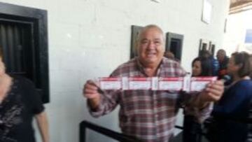 El primer aficionado en conseguir entradas
