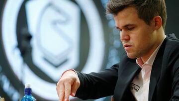 Carlsen, líder del mundial relámpago en su ecuador