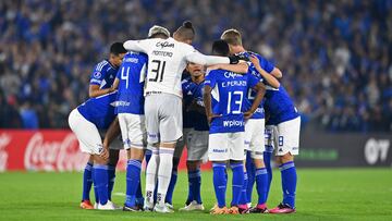 Jugadores de Millonarios en un partido de Copa Sudamericana.