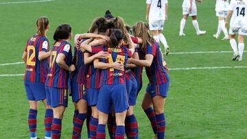 Las jugadoras del Barça celebran uno de los goles en la final de Copa ante el Logroño.