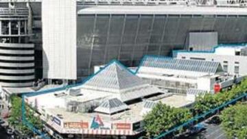 <b>UN TERRENO QUE COSTÓ 642.000 PESETAS</b>. La Esquina se alza junto a otro edificio de 3.000 metros, que en noviembre albergará una macrotienda de Adidas, un auditorio, oficinas de presidencia y sala de Prensa. Esta parcela de 7.000 metros cuadrados va unida a la que ocupa el Bernabéu, y la adquirió el Madrid en 1927 por 642.000 pesetas.