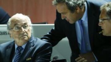 Blatter y Platini en lo poco que van juntos de la mano es contra los fondos de inversión.