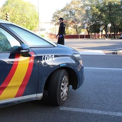La manera correcta de adelantar a un coche de Policía o Guardia Civil