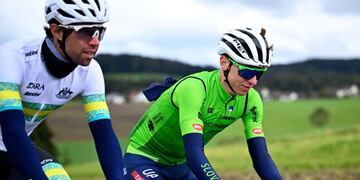 Pogacar, en un entrenamiento con su amigo Matthews, en Zúrich.