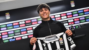 Willy Chatiliez, en su presentación con el FC Cartagena.