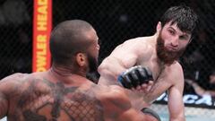 Ankalaev golpea a Santos en el UFC Las Vegas 50.