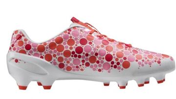 Botas de topo rosa que us¨® el Kun Ag¨¹ero en 2018.
