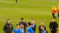 La afición del Atleti canta contra el Madrid y así reaccionan los jugadores
