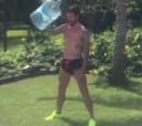 Ramos vuelve a revolucionar Instagram con su peculiar entreno... ¡con una garrafa!