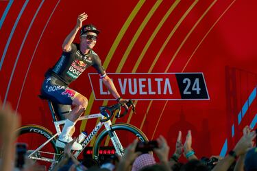 Uno de los nombres propios de la historia de La Vuelta, y es que sus tres conquistas (las mismas que Contador y Rominger), sitúan al esloveno a una del escalafón más alto, las cuatro de Roberto Heras. El esloveno, de 34 años y en su primera Vuelta fuera del Visma, llega tocado tras su caída en el Tour.