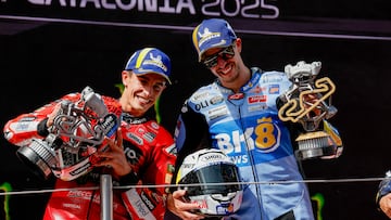 Los Márquez en el podio de Montmeló.