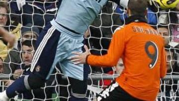 Casillas, con 251 victorias, está en el 'top ten' de la Liga