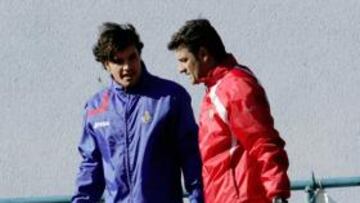 <b>Pedro León lleva 9 asistencias</b> Pedro León es el jugadro que más pases de gol ha dado en esta Liga. Lleva nueve, más que Xavi, Messi, Guti, Marcelo o Dani Alves. Quien más ha insistido durante todo el año en que mejorase esa faceta, el centro, fue Míchel, quien en su época de jugador regalaba unos extraordinarios centros desde la banda derecha. Se les llamaba plátanos, por la curva que trazaban debido al efecto que les imprimía.