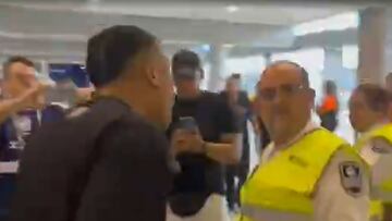 Felipe Silveira, amigo de Vinicius y denunciante; junto al vigilante de seguridad, supuesto racista.