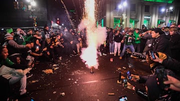 PHILADELPHIA, PENNSYLVANIA - FEBRUARY 09: Philadelphia Eagles fans celebrate the win over the Kansas City Chiefs on Super Bowl LIX against the Kansas City Chiefs on February 9, 2025 in Philadelphia, Pennsylvania. The Eagles are won their first Super Bowl since 2018 and prevented a "three-peat" by Kansas City. Matthew Hatcher/Getty Images/AFP (Photo by Matthew Hatcher / GETTY IMAGES NORTH AMERICA / Getty Images via AFP)