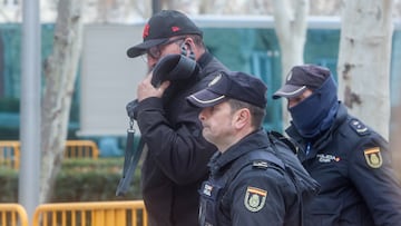 El exasesor del exministro José Luis Ábalos, Koldo García, a su salida de la Audiencia Nacional, a 22 de febrero de 2024, en Madrid (España). El exasesor del exministro José Luis Ábalos, Koldo García, se ha acogido a su derecho a no declarar ante el juez de la Audiencia Nacional, en el marco de la investigación sobre las presuntas mordidas en la compra de mascarillas. La investigación, dirigida por la Audiencia Nacional y en la que participan Fiscalía Anticorrupción y la Unidad Central Operativa (UCO) de la Guardia Civil, ha llevado desde el pasado 20 de febrero a la detención de 14 personas, dentro de unas diligencias de investigación por los delitos de organización criminal, tráfico de influencias y cohecho que afectan a 20 personas.
22 FEBRERO 2024;KOLDO;CORRUPCIÓN
Ricardo Rubio / Europa Press
22/02/2024