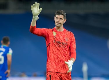 En una temporada frágil en materia defensiva, se antoja complicado encontrarle
errores. Y eso resume todo.
Un muro para firmar casi
cinco paradas por noche y
demostrar que sigue al nivel del mejor del mundo.