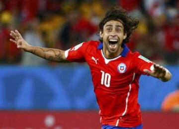 13.- El 'Mago' suma 18 duelos y tres goles bajo el mando de Jorge Sampaoli en La Roja.