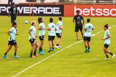 La Selección Argentina realizó su primer y único entrenamiento en Bucaramanga antes de disputar las semifinales de la Copa América Femenina ante Colombia en el estadio Alfonso López.
