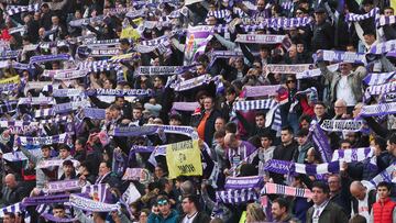 VALLADOLID, 16/02/2025.-La afición vallisoletana durante el partido de la jornada 24 de LaLiga EA Sports entre el Valladolid y el Sevilla, este domingo en el estadio José Zorrila.-EFE/R. García