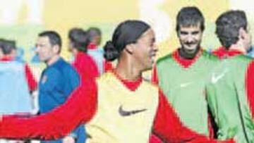 <b>CAMBIO DE COSTUMBRES. </b>Ronaldinho se ejercita con sus colegas.