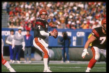 Ganó el segundo Super Bowl de los Bengals. Cuenta con la mayor cantidad de yardas por aire y pases de anotación de un quarterback zurdo 