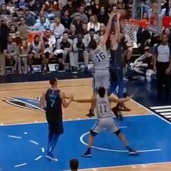Popovich se deshizo en halagos hacia él quizá por estas cosas: el mate de Doncic a Gasol