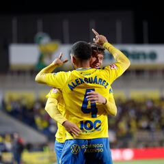 Álex Suárez y Marc Cardona derriban el muro del Valencia