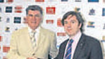 Máximo busca entrenador.