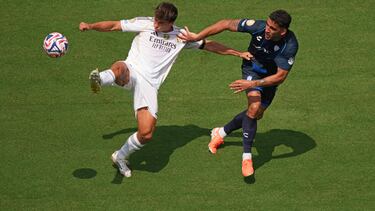 CHARLOTTE, NORTH CAROLINA - JUNE 22: Gonzalo Garcia #30 of Real Madrid C.F. battles for possession with Federico Pereira #16 of CF Pachuca during the FIFA Club World Cup 2025 group H match between Real Madrid CF and CF Pachuca at Bank of America Stadium on June 22, 2025 in Charlotte, North Carolina. Michael Owens/Getty Images/AFP (Photo by Michael Owens / GETTY IMAGES NORTH AMERICA / Getty Images via AFP)