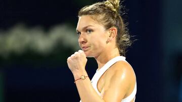 Simona Halep celebra un punto durante su partido ante Jennifer Brady en el Dubai Tennis Championships.