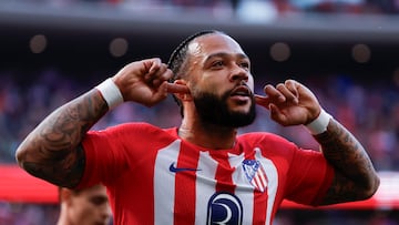 GRAF5790. MADRID, 17/02/2024.- El delantero neerlandés del Atlético de Madrid Memphis Depay celebra un gol durante el partido correspondiente a la jornada 25 de LaLiga disputado entre el Atlético de Madrid y Las Palmas, este sábado en el estadio Civitas Metropolitano. EFE/ Daniel González
