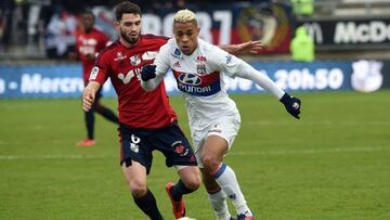 Un doblete de Aouar rescata al Lyon en el descuento