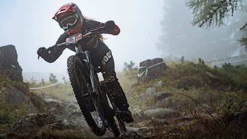 Isabeau Courdurier, piloto de MTB francesa, en el transcurso de la etapa de las Enduro World Series 2020 (EWS) en Zermatt (Suiza).