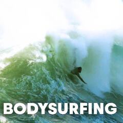 Una locura: este tipo surfea olas grandes... ¡sin tabla de surf!