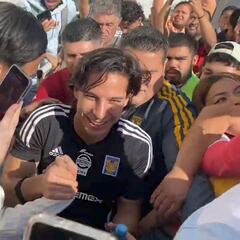 Locura la que provocó Diego Lainez a su llegada a las instalaciones de Tigres