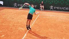 Pedro Mart&iacute;nez, durante un partido de la previa en Roland Garros.