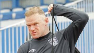 Rooney, en el &uacute;ltimo entrenamiento de Inglaterra preparatorio para el encuentro de hoy ante Ucrania en la tercera jornada del Grupo D