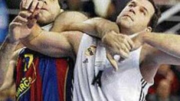 <b>PESOS PESADOS.</B> El Real Madrid tendrá que emplear la fuerza (Alfonso Reyes) para compensar la mayor altura del Barcelona (Dueñas).