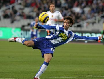 El alicantino estuvo en el Real Madrid desde 2002 hasta 2005. Ese mismo año fichó por el Espanyol donde jugó hasta el año siguiente. el 2006.