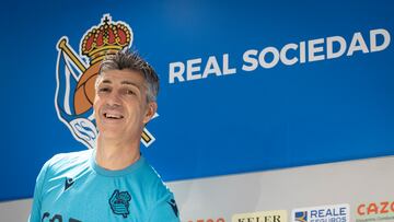 SAN SEBASTIÁN, 26/05/2023.- El entrenador de la Real Sociedad, Imanol Alguacil, durante la rueda de prensa que ha ofrecido este viernes en San Sebastián, previa al partido que su equipo disputará este domingo ante el Atlético de Madrid. EFE/Javier Etxezarreta
