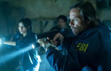 Guy Pearce como el agente Serra.