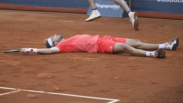 Tsitsipas roza el naufragio, D¨ªaz Acosta acaricia la gesta