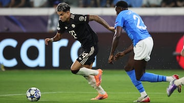 Soccer Football - UEFA Champions League - Pafos v Bayern Munich - Alphamega Stadium, Kolossi, Cyprus - September 30, 2025 Bayern Munich's Luis Diaz in action with Pafos' Derrick Luckassen REUTERS/Yiannis Kourtoglou